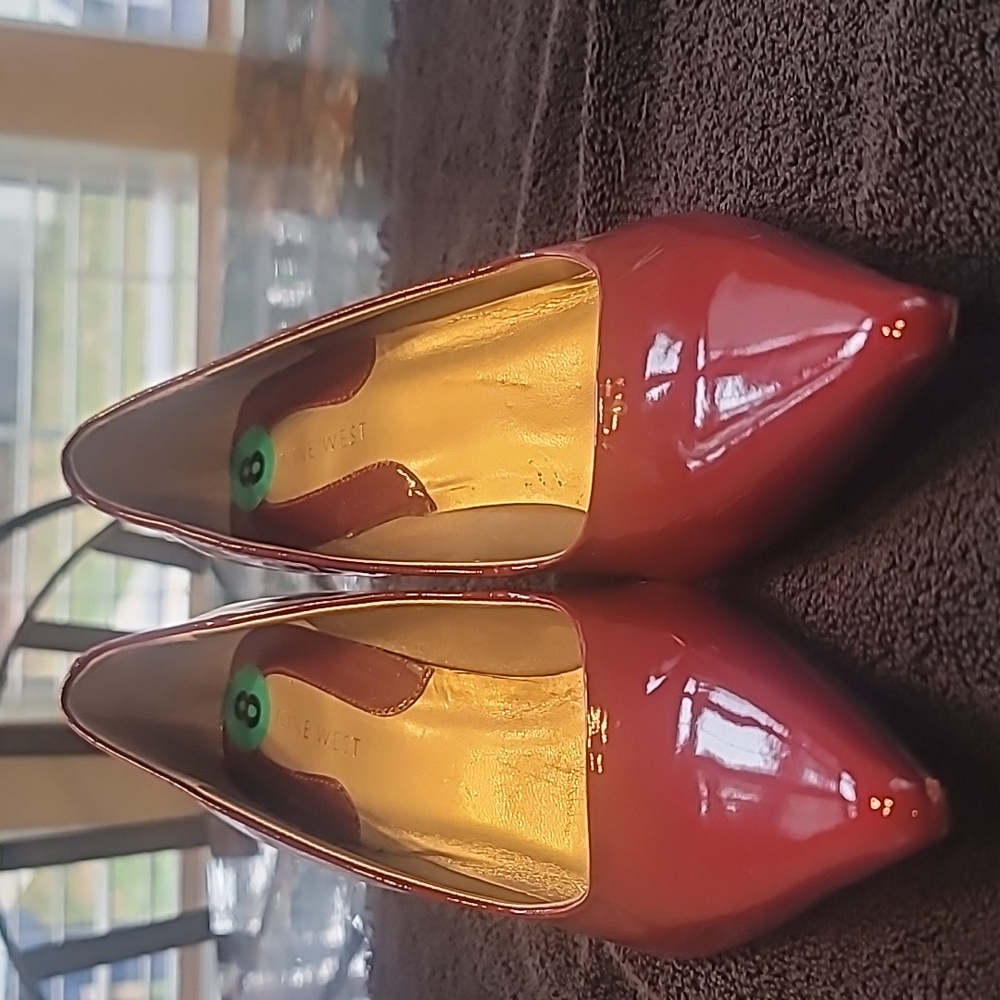 Woman patent leather red shoe size 8